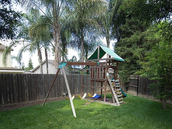 4th image of 2141 N Peppertree Ct