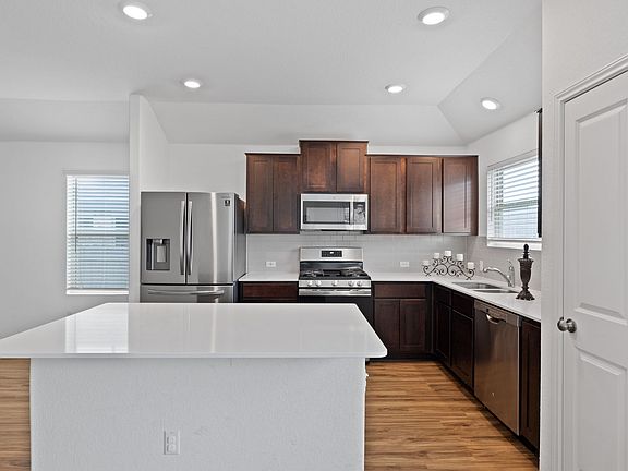 3rd image of 6522 Laurencia Pl