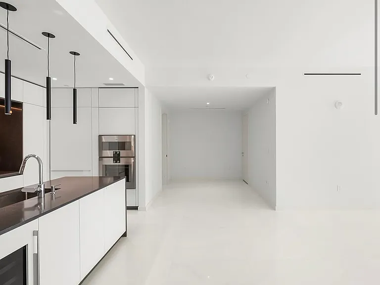 300 Biscayne Blvd #1 — Photo 9