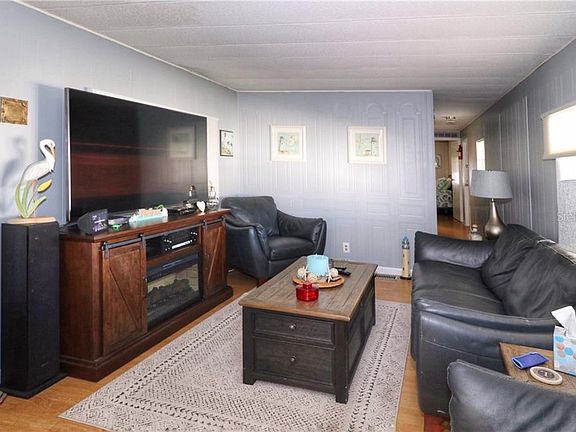 3rd image of 112 Saint Martins Way