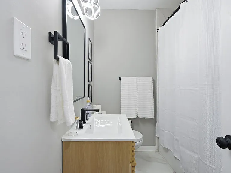 1114 Oakland Dr SW #A — Photo 5