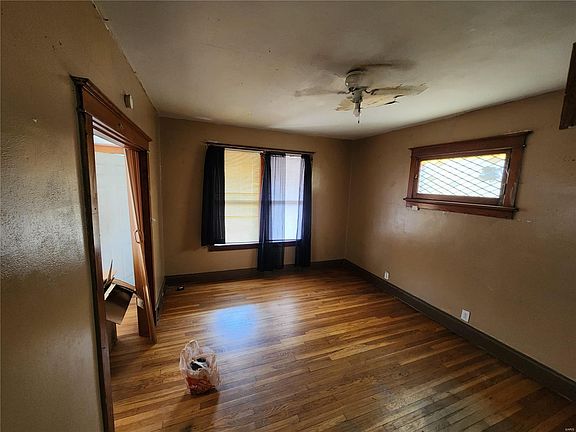 4th image of 4653 Ray Ave
