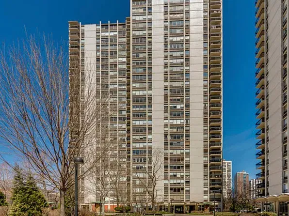 1360 N Sandburg Ter, Chicago, IL