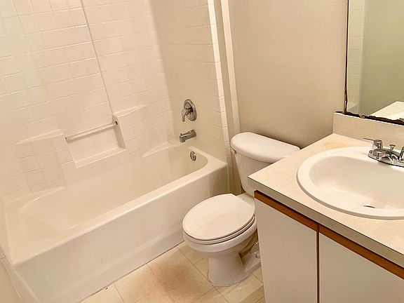 5th image of 3087 Blaine Cir