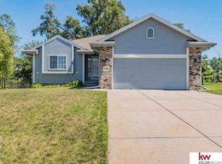 2311 Aberdeen Dr, Papillion, NE 68133