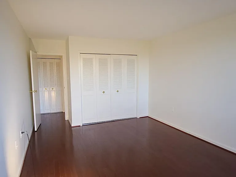 10401 Grosvenor Pl #518 — Photo 12