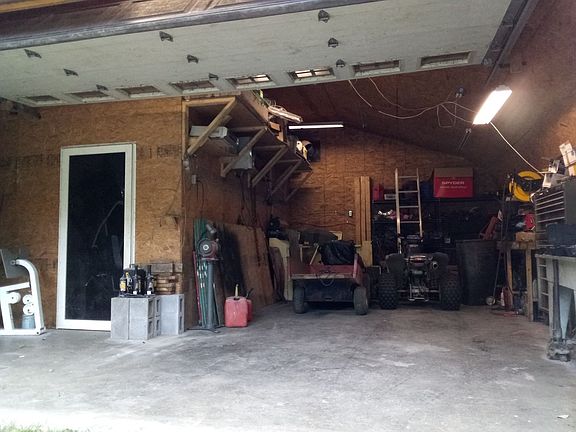 3rd image of 13915 Lewis Ave