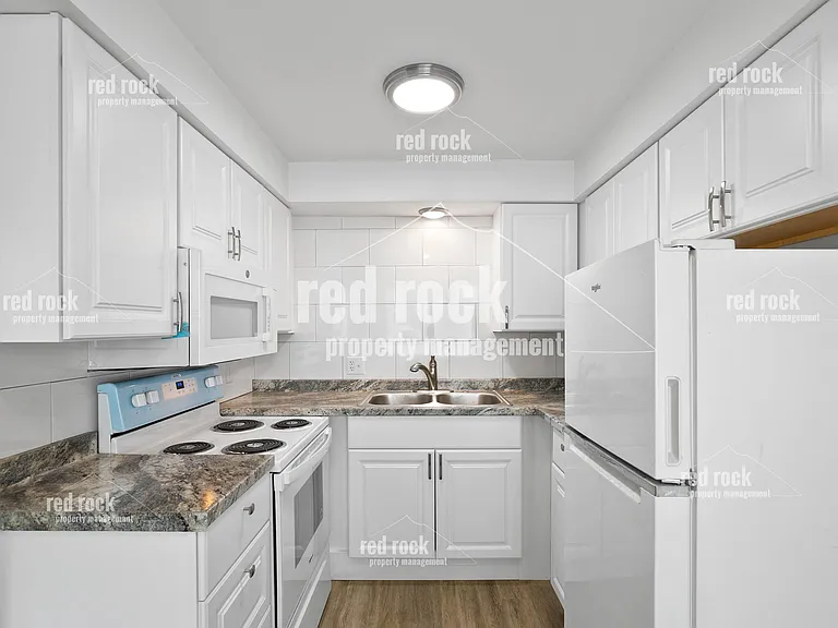 2422 E Diamond Ave #1 — Photo 2