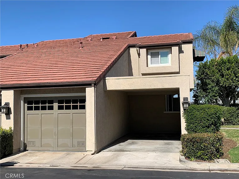 311 Stanford Ct — Photo 3