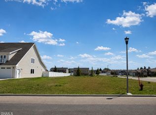 203 Lennox Dr, Bismarck, ND 58504