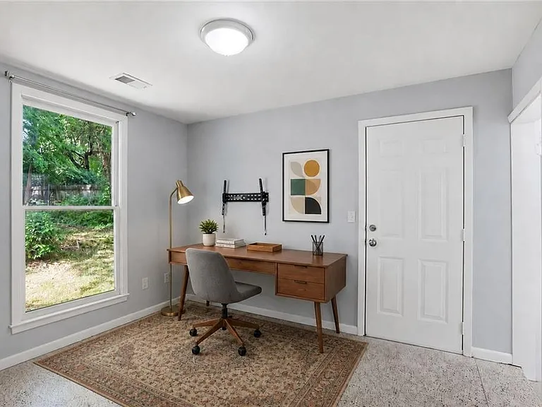 2209 Cherring Ln — Photo 16