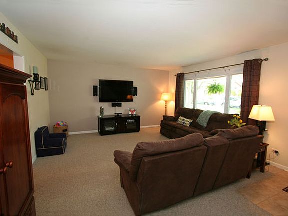 2nd image of 555 Lafayette Ln