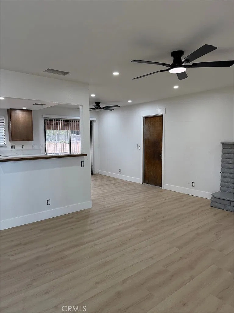 3 bed, 1100 sqft, $2,200 — Photo 2