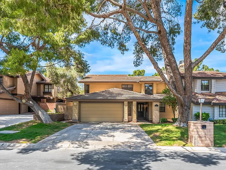 976 Pinehurst Dr — Photo 42