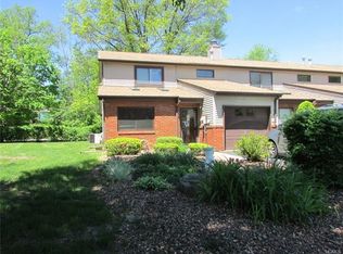 555 Barberry Ln, New Windsor, NY 12553