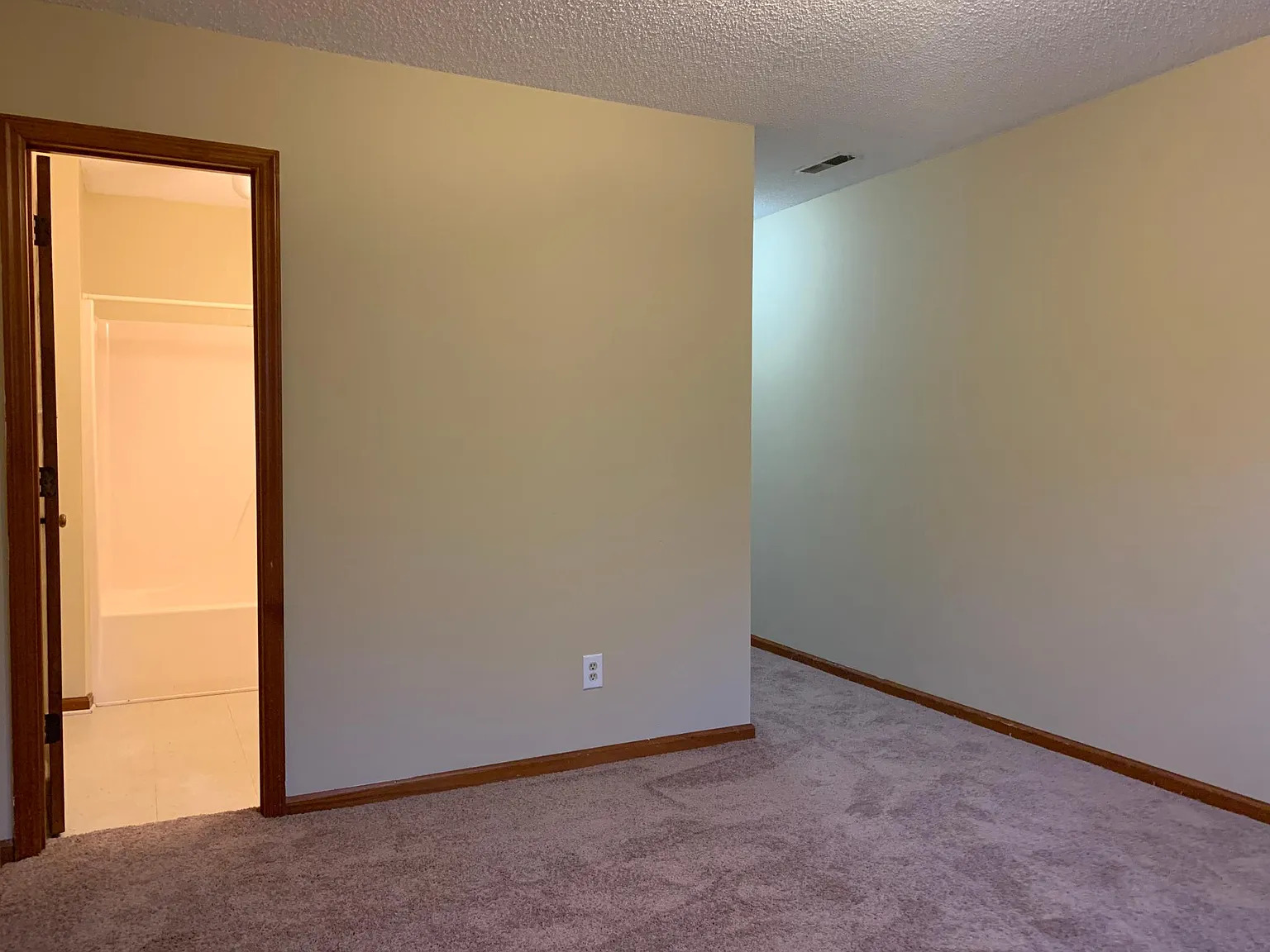 1 bed, 1.5 bath, $1,200 — Photo 4