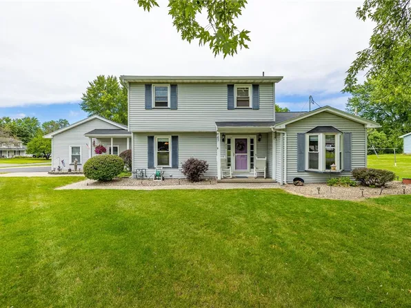 806 Ivy Ct, Webster, NY 14580