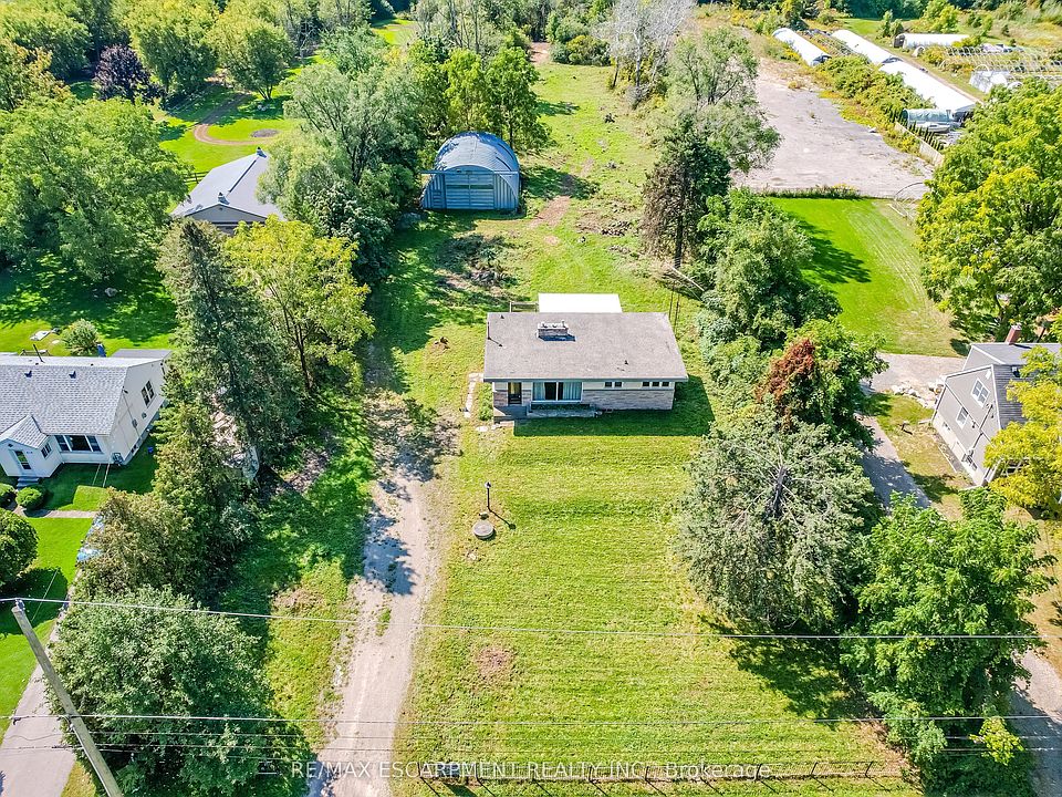 1st image of 623 Robson Rd