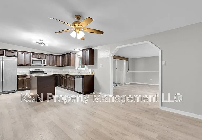 117 Windsor Rd — Photo 32