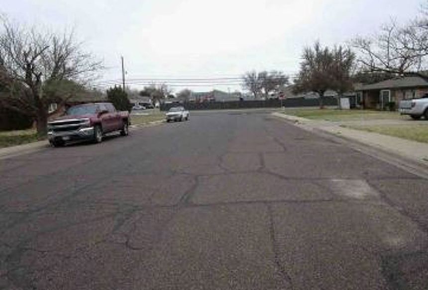 Exterior Neighborhood (street photo)