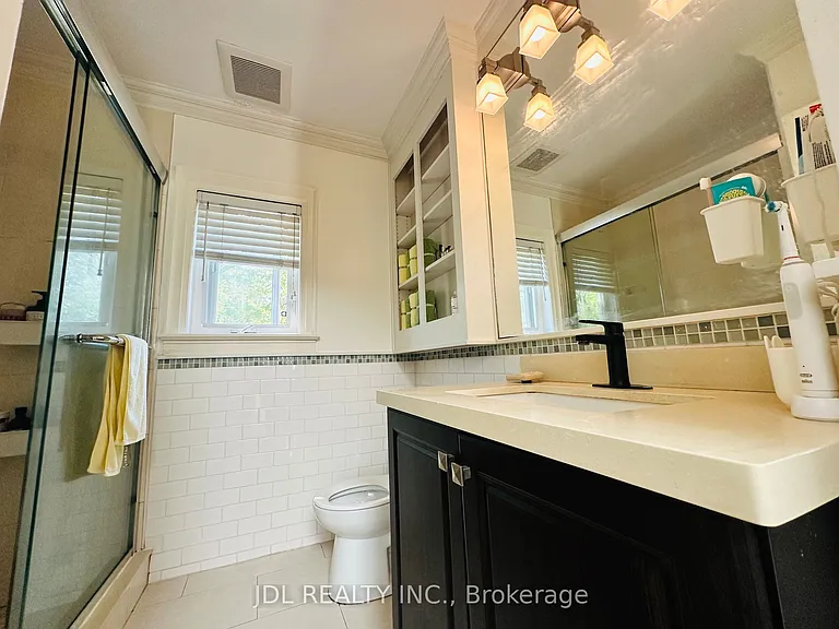 301 Old Orchard Grv — Photo 7