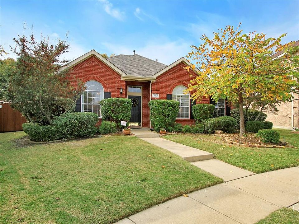 1st image of 303 Broadmoor Dr