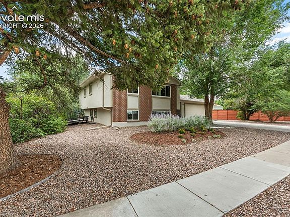 4th image of 1222 Lewis Ln