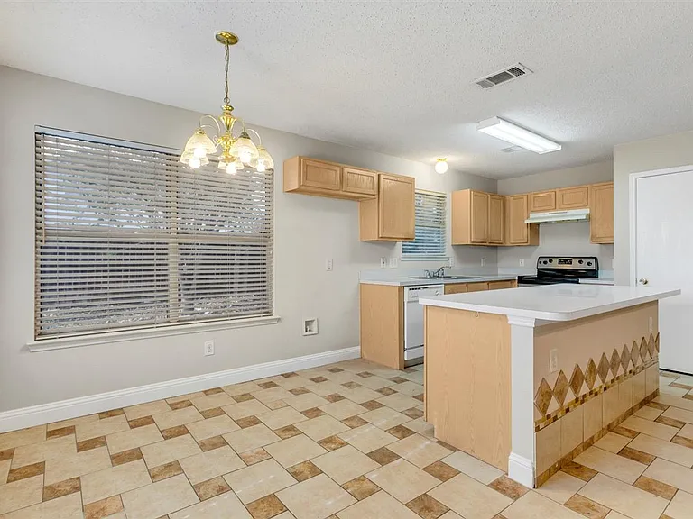 8105 Flowertree Dr — Photo 13