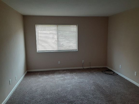 4th image of 1649 Summer Run Dr Unit 21