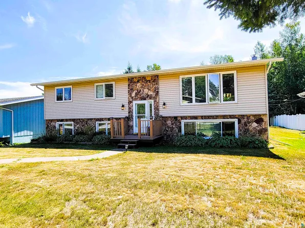 216 12th St, Proctor, MN 55810