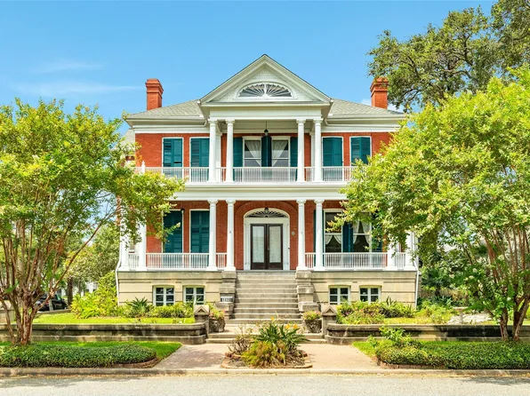 1428 Ball St, Galveston, TX 77550