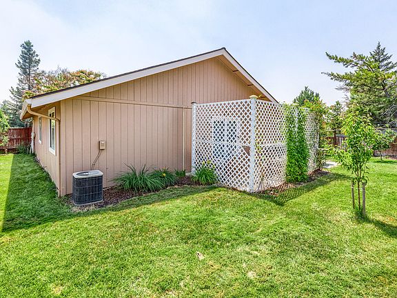 3rd image of 119 Osprey Dr