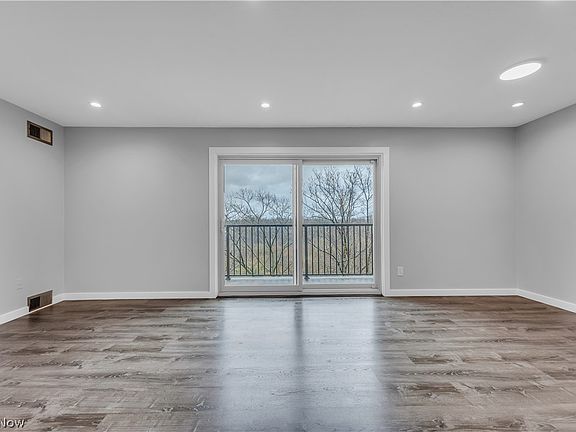 3rd image of 18501 Hilliard Blvd APT 605