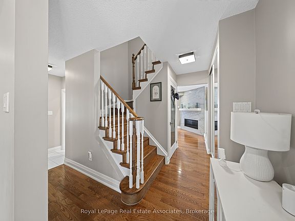 5th image of 30 Hallen Rd