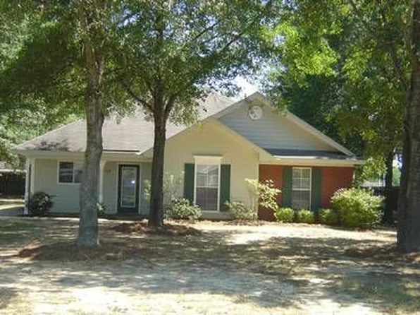 105 Pecan Cir, Millbrook, AL 36054