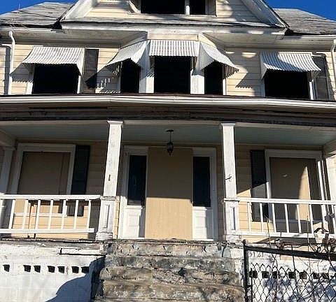 2nd image of 3121 Woodland Ave
