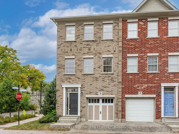 3 Oxfordshire Ln, Kitchener, ON N2H 0B6