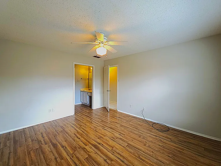 400 W South Town Dr #204 — Photo 5