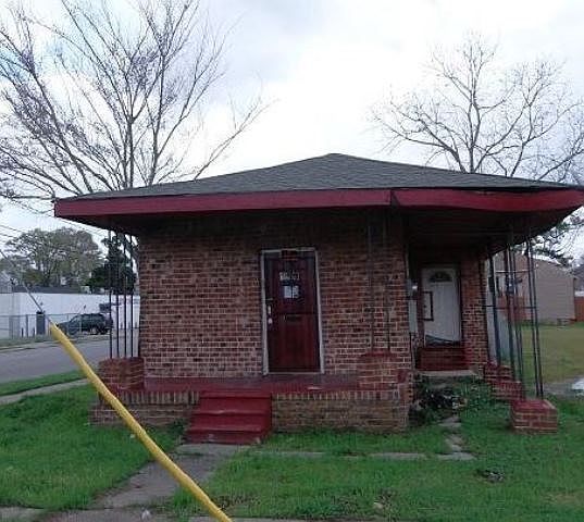 1st image of 1000 Thayer St