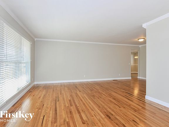 3rd image of 2825 Flamewood Dr