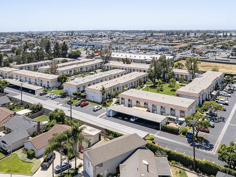Sandpiper Apartments — Photo 10