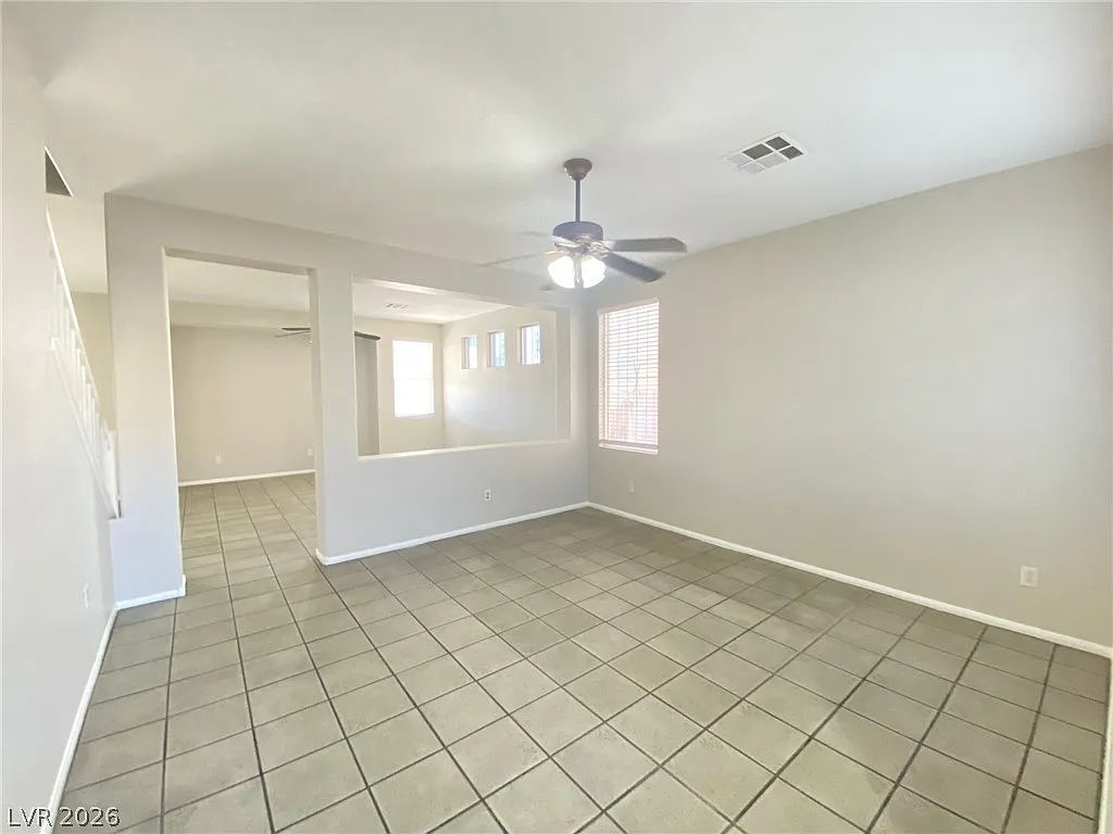5 bed, 2.5 bath, 2021 sqft, $2,500 — Photo 3