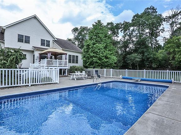 4th image of 60 Sarah Cir