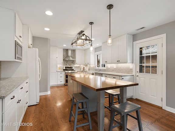 4th image of 1950 Beverly Pl