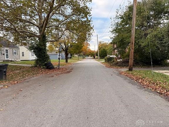 5th image of 1424 Shaftesbury Rd