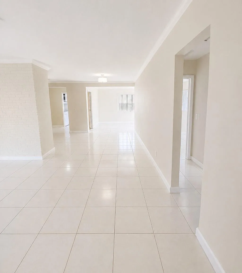 3 bed, 2.0 bath, 5061 sqft, $2,998 — Photo 3