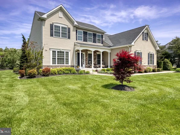11 Taft Ct, Hainesport, NJ 08036
