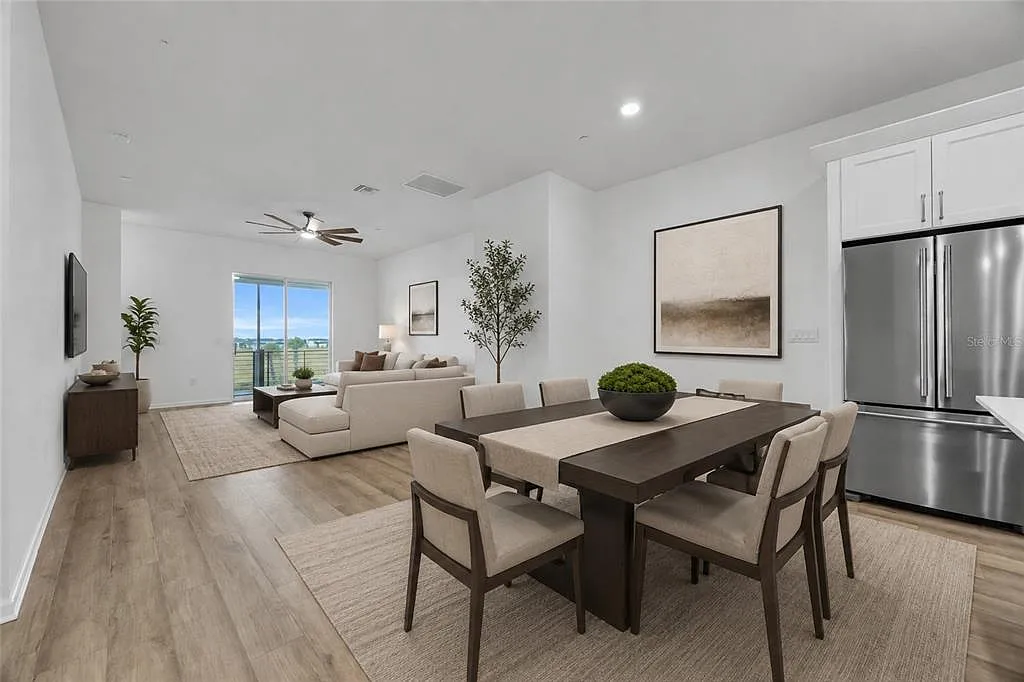 3 bed, 3.5 bath, 2004 sqft, $3,800 — Photo 3