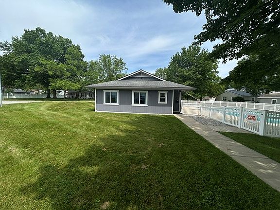 3rd image of 1127 Redburn Dr