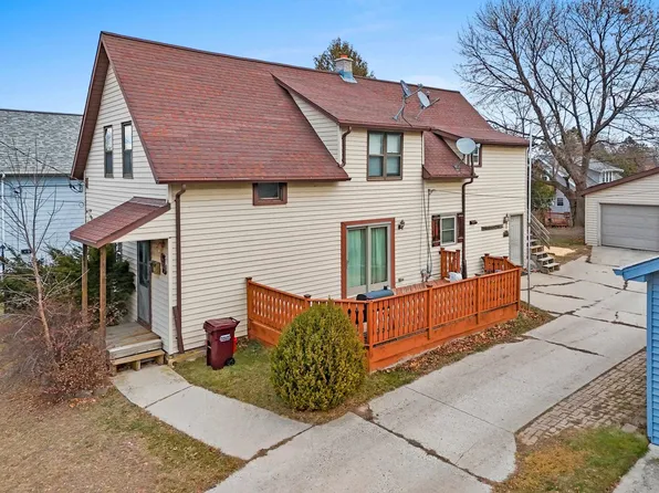 1233 S 18th St, Manitowoc, WI 54220